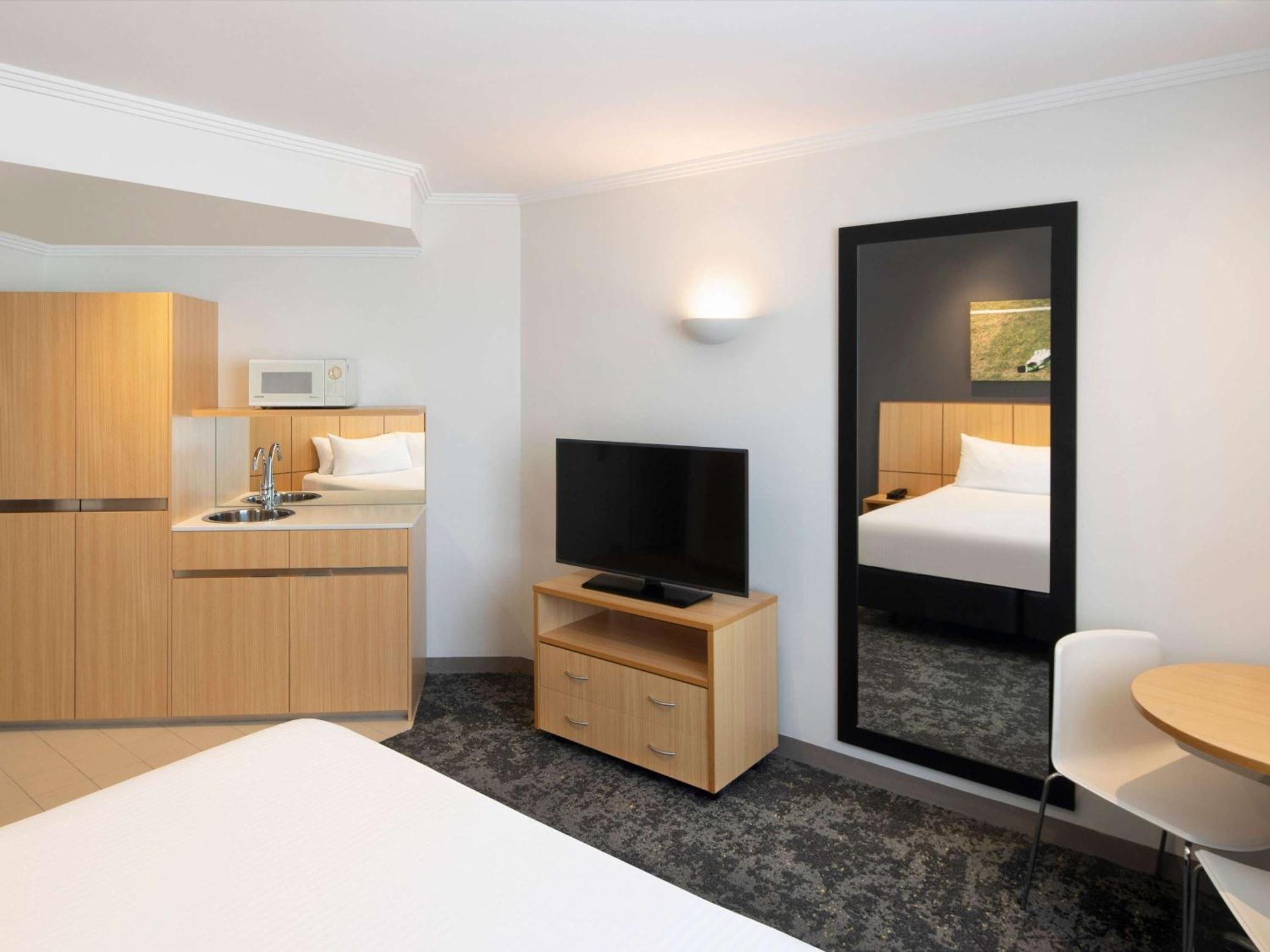 Mercure Sydney Bankstown Buitenkant foto