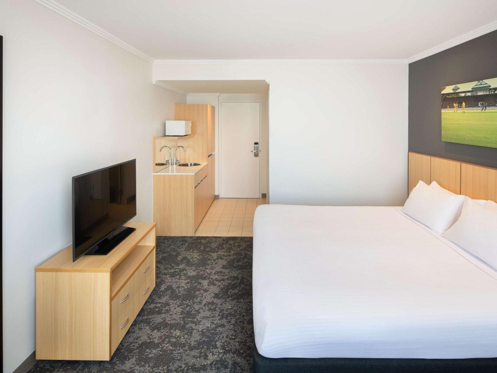 Mercure Sydney Bankstown Buitenkant foto